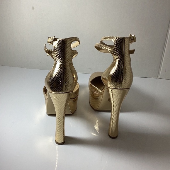 Elegant Gold Platform Heels - Picture 9 of 14